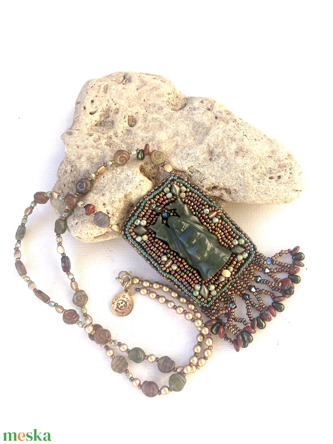 Nevető Buddha gyöngyhímzett medál amulett  - ékszer - nyaklánc - medál - Meska.hu