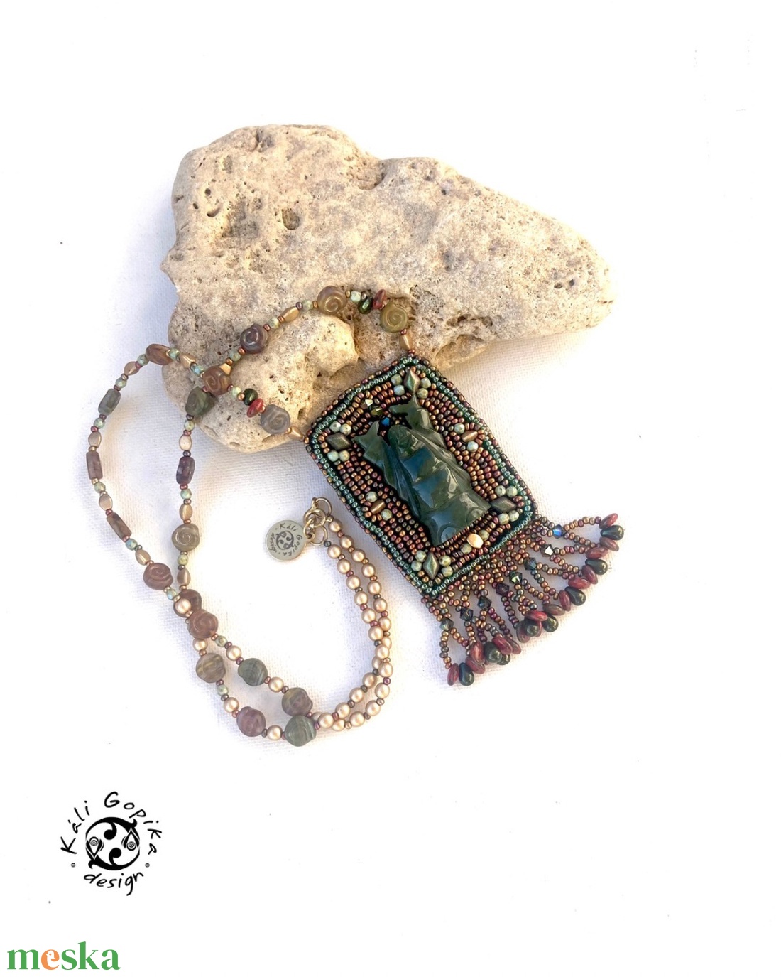 Nevető Buddha gyöngyhímzett medál amulett  - ékszer - nyaklánc - medál - Meska.hu