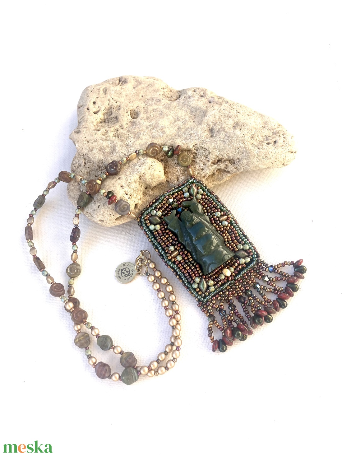 Nevető Buddha gyöngyhímzett medál amulett  - ékszer - nyaklánc - medál - Meska.hu