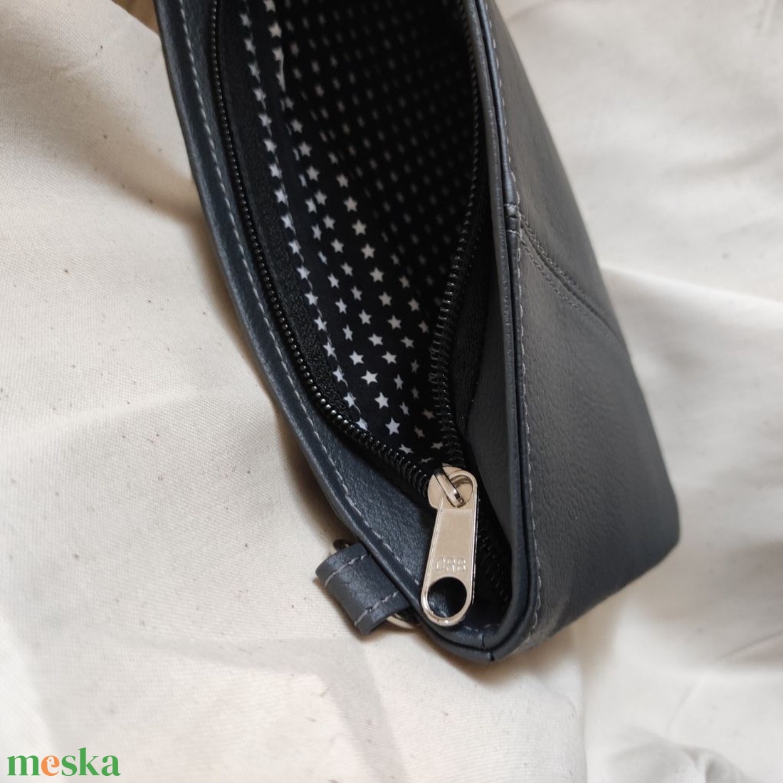 Lara boritéktáska csuklópánttal / kis táska / clutch / textilbőr  - táska & tok - variálható táska - Meska.hu