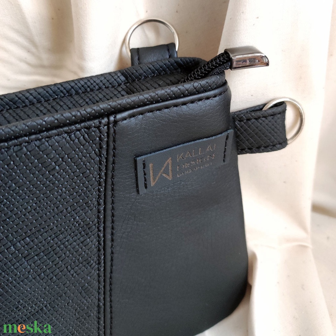 Lara fekete boritéktáska csuklópánttal / kis táska / clutch / textilbőr - táska & tok - variálható táska - Meska.hu Lara fekete boritéktáska csuklópánttal / kis táska / clutch / textilbőr - táska & tok - variálható táska - Meska.hu
