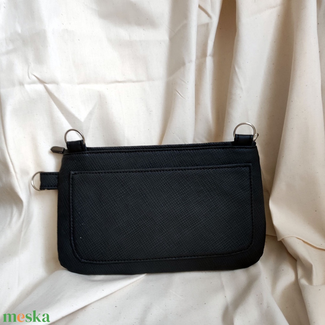 Lara fekete boritéktáska csuklópánttal / kis táska / clutch / textilbőr - táska & tok - variálható táska - Meska.hu Lara fekete boritéktáska csuklópánttal / kis táska / clutch / textilbőr - táska & tok - variálható táska - Meska.hu