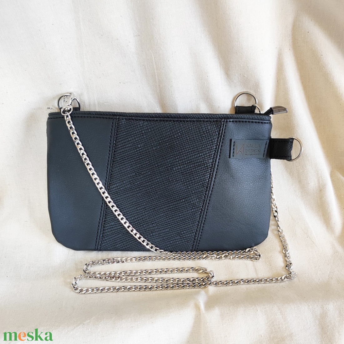 Lara fekete boritéktáska csuklópánttal / kis táska / clutch / textilbőr - táska & tok - variálható táska - Meska.hu Lara fekete boritéktáska csuklópánttal / kis táska / clutch / textilbőr - táska & tok - variálható táska - Meska.hu