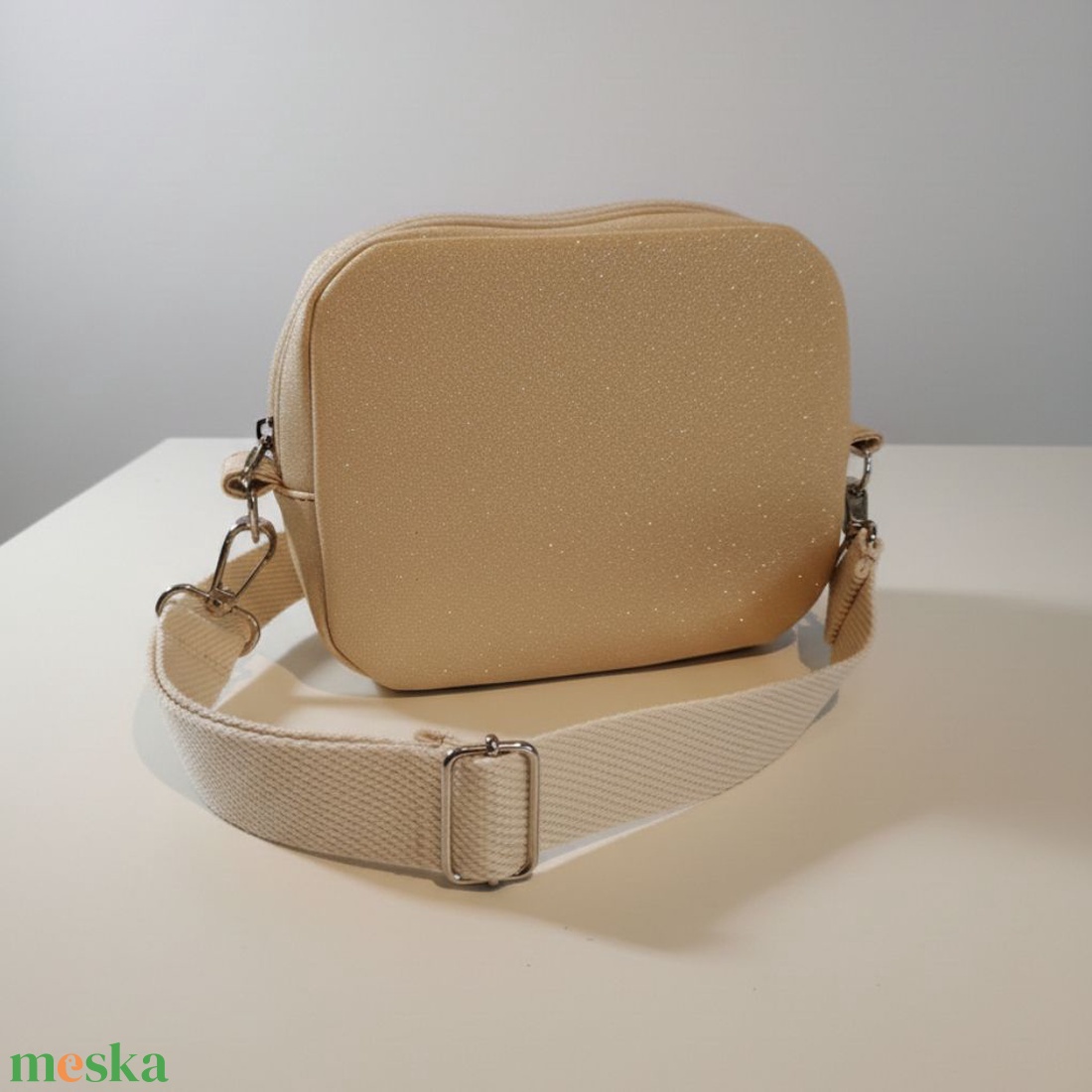 2 in 1 oldaltáska / övtáska / kistáska / bézs színben / pezsgőarany diszkréten csillogó - táska & tok - variálható táska - Meska.hu
