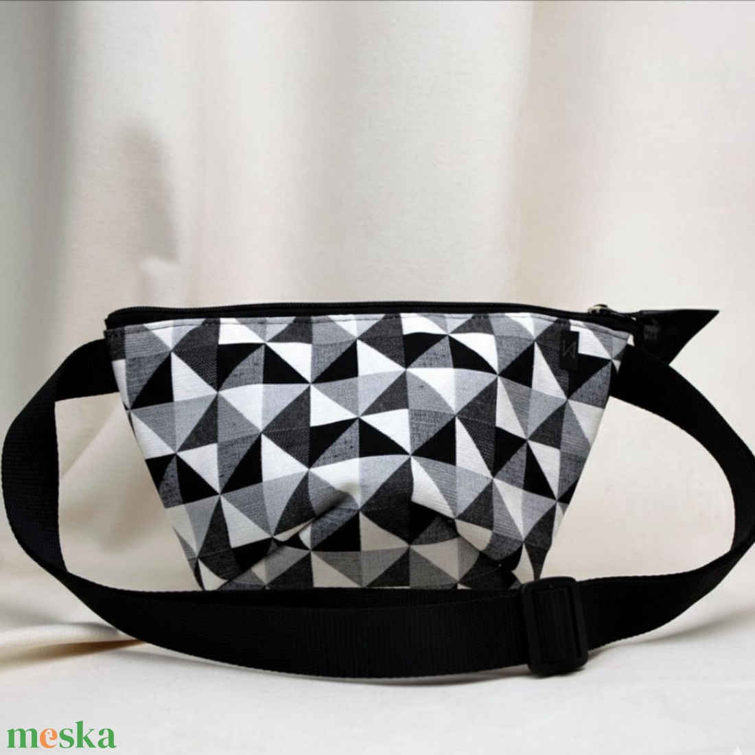 Egyedi mozaik mintás övtáska belt bag � fekete fehér, kézműves ajándék - táska & tok - övtáska - Meska.hu
