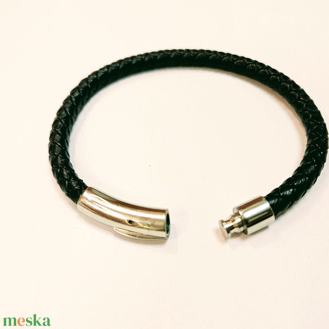 19-23 cm Elegáns bőr férfi karkötő fekete ezüst - ékszer - karkötő - széles karkötő - Meska.hu 19-23 cm Elegáns bőr férfi karkötő fekete ezüst - ékszer - karkötő - széles karkötő - Meska.hu