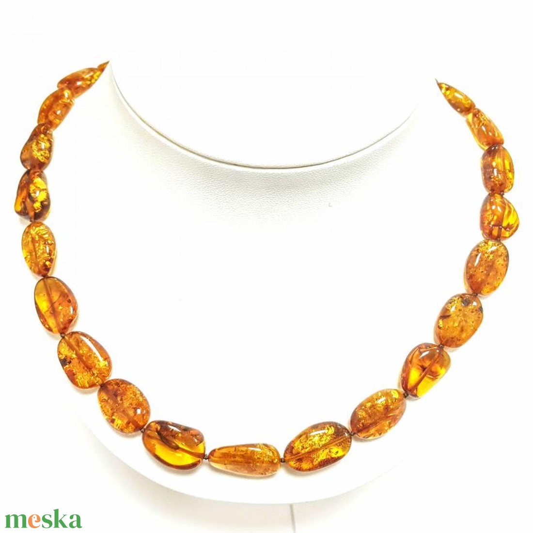 Borostyán gyöngysor lapos ovális kövekből. - ékszer - nyaklánc - bogyós nyaklánc - Meska.hu