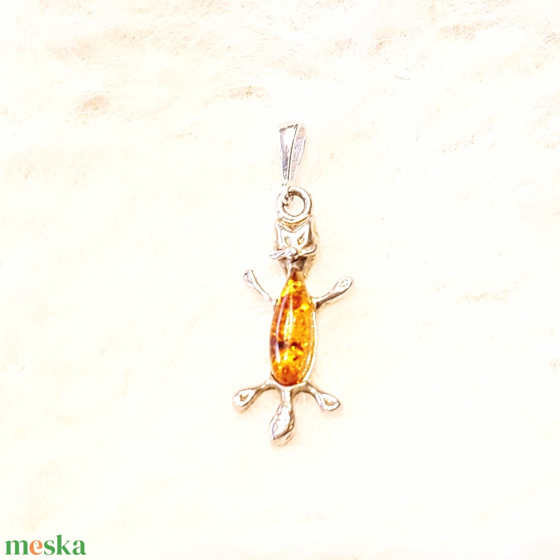 Borostyán  ezüst medál cica. - ékszer - nyaklánc - medál - Meska.hu