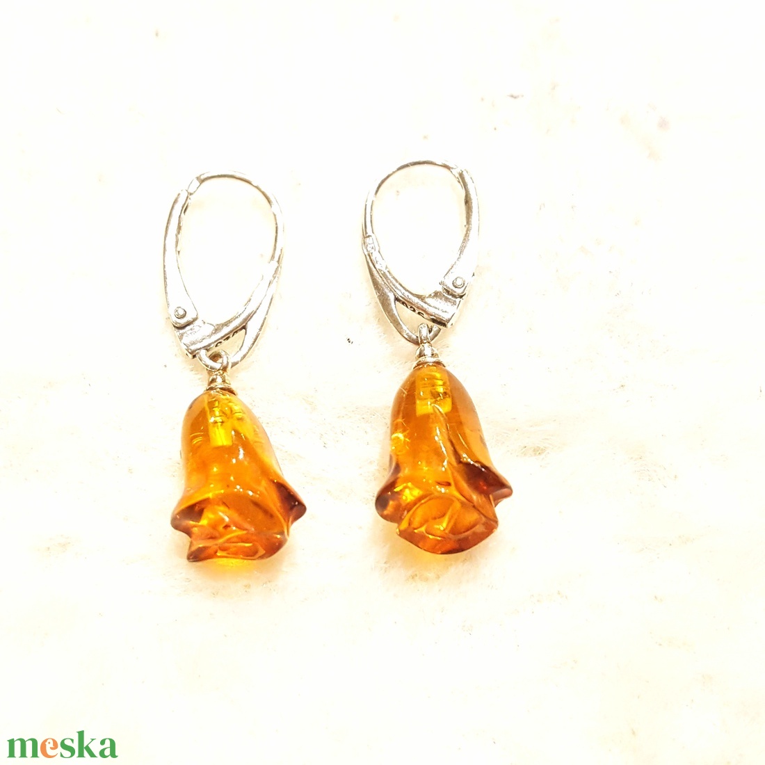 Borostyánkő fülbevaló rózsa ezüst akasztóval - ékszer - fülbevaló - lógó fülbevaló - Meska.hu