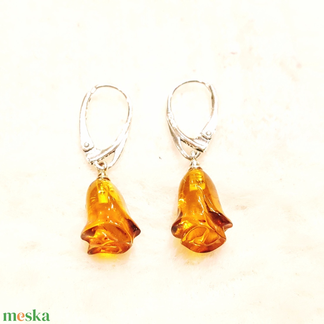 Borostyánkő fülbevaló rózsa ezüst akasztóval - ékszer - fülbevaló - lógó fülbevaló - Meska.hu