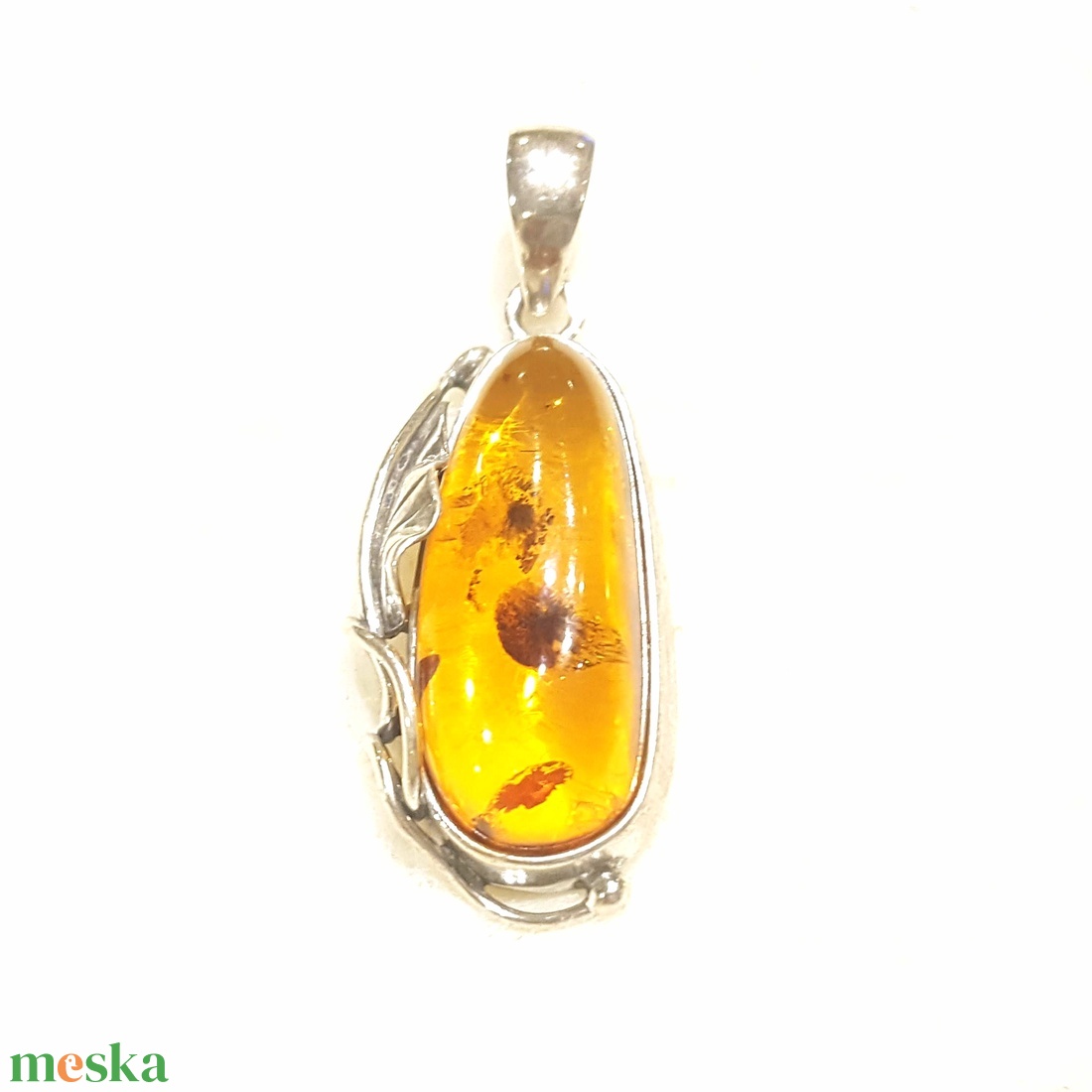 Borostyán medál  ezüst foglalatban. - ékszer - nyaklánc - medál - Meska.hu