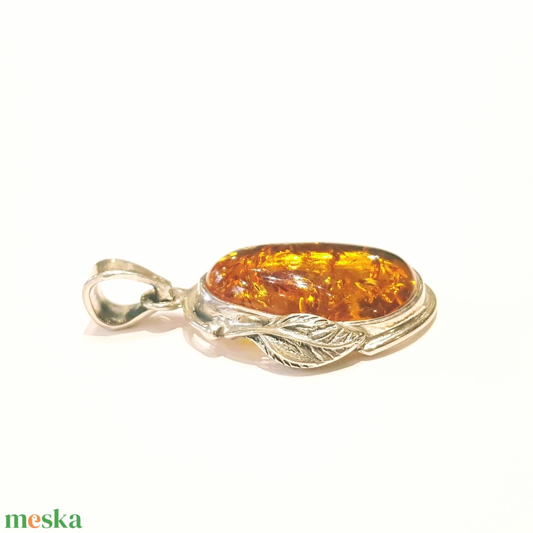 Borostyán medál  ezüst foglalatban. - ékszer - nyaklánc - medál - Meska.hu