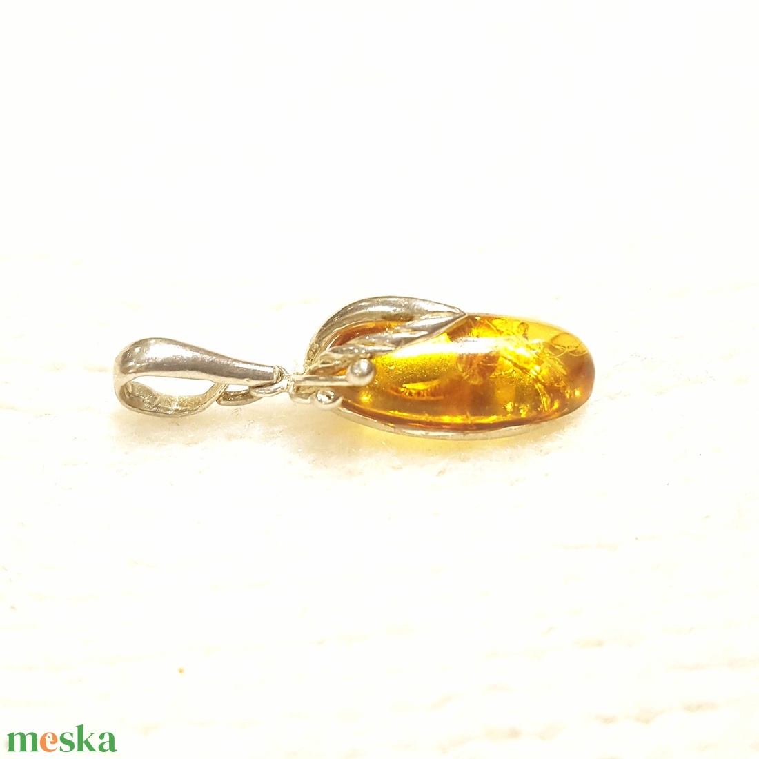 Borostyán medál  ezüst foglalatban. - ékszer - nyaklánc - medál - Meska.hu