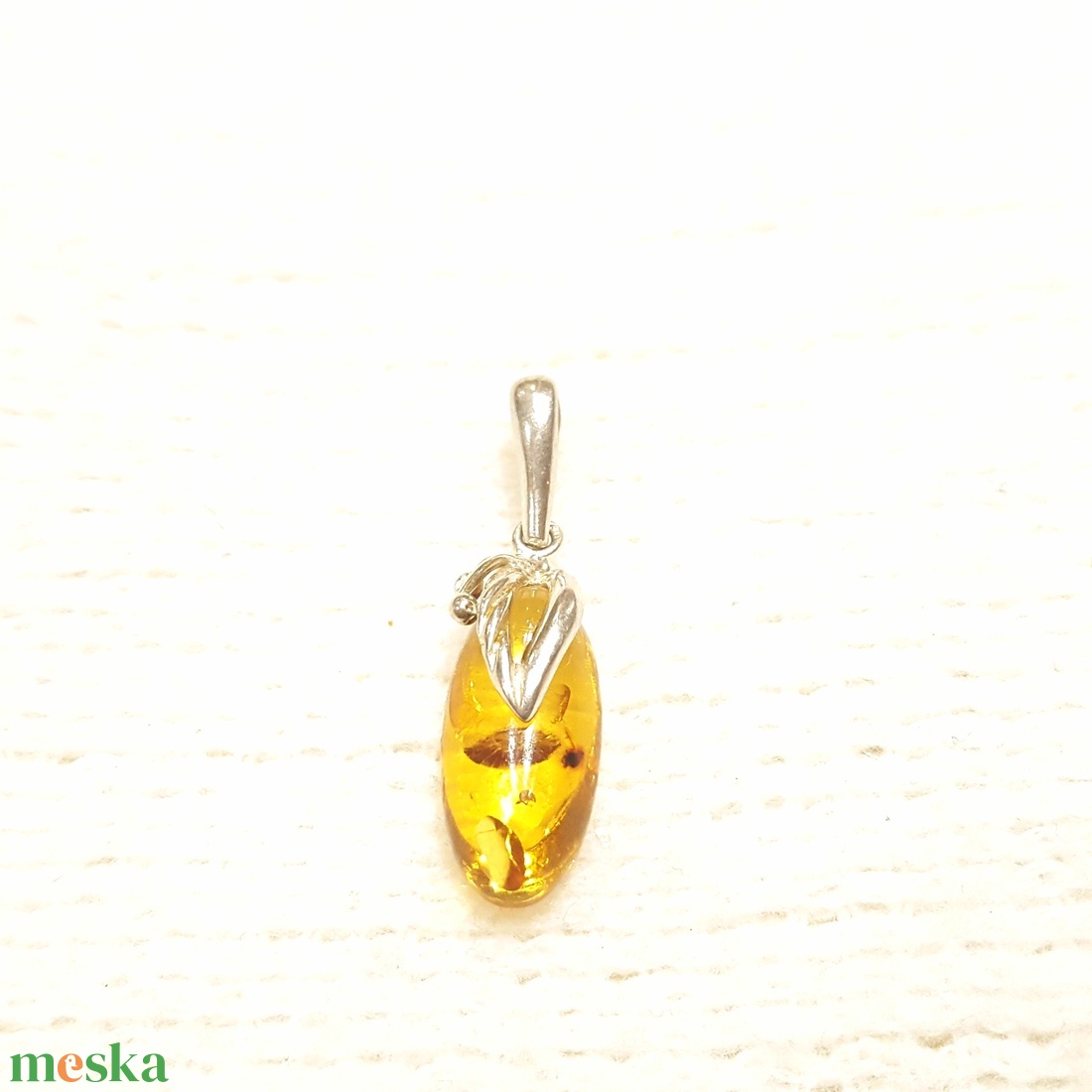 Borostyán medál  ezüst foglalatban. - ékszer - nyaklánc - medál - Meska.hu