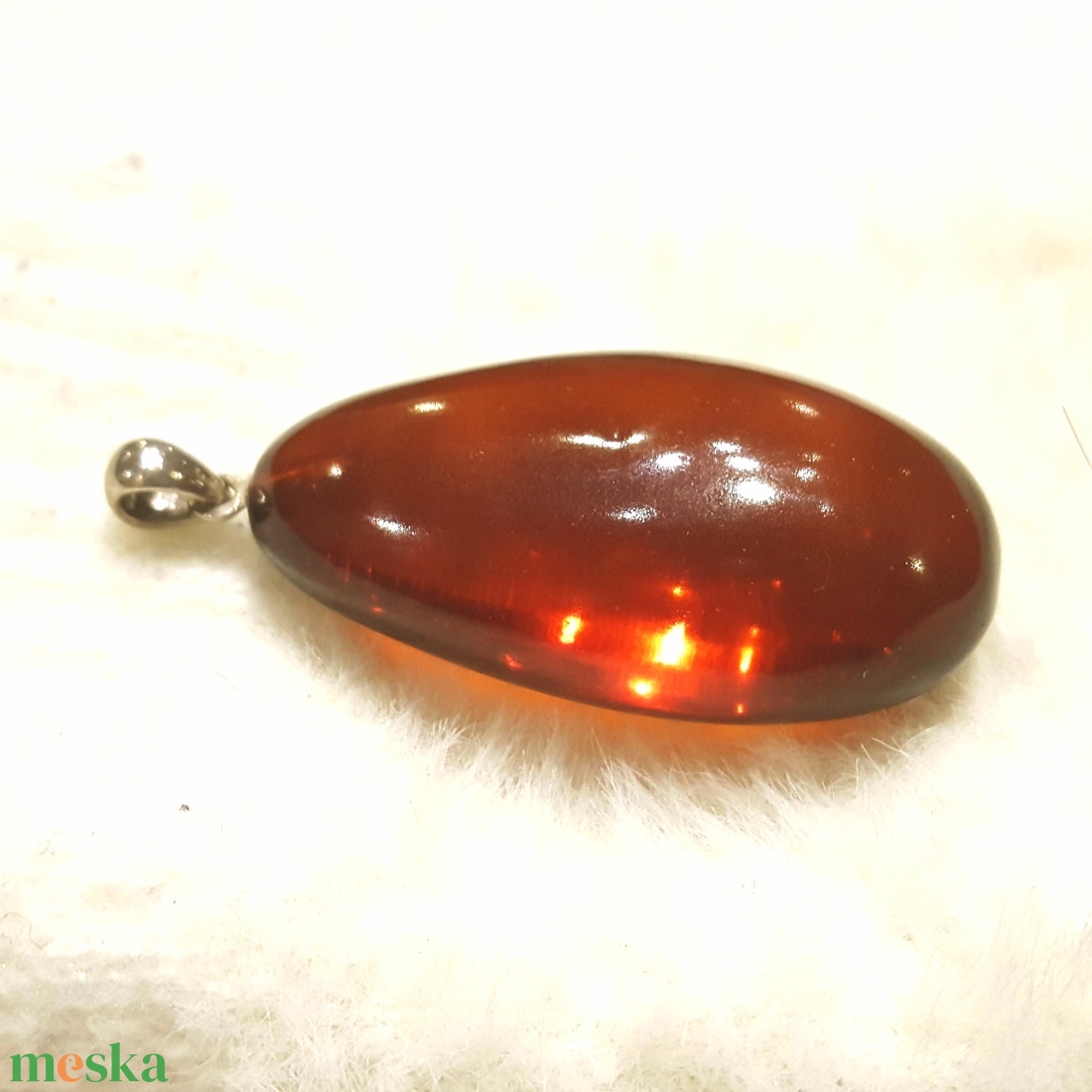 Borostyán medál  ezüst akasztóval. - ékszer - nyaklánc - medál - Meska.hu