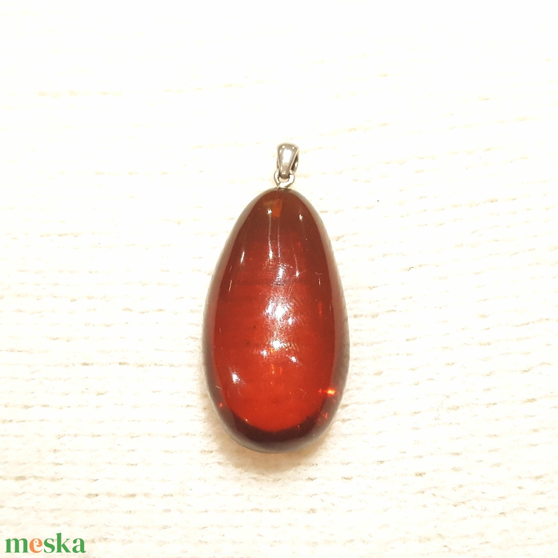 Borostyán medál  ezüst akasztóval. - ékszer - nyaklánc - medál - Meska.hu