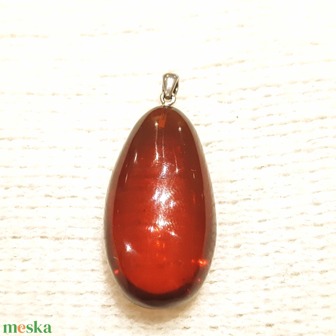 Borostyán medál  ezüst akasztóval. - ékszer - nyaklánc - medál - Meska.hu