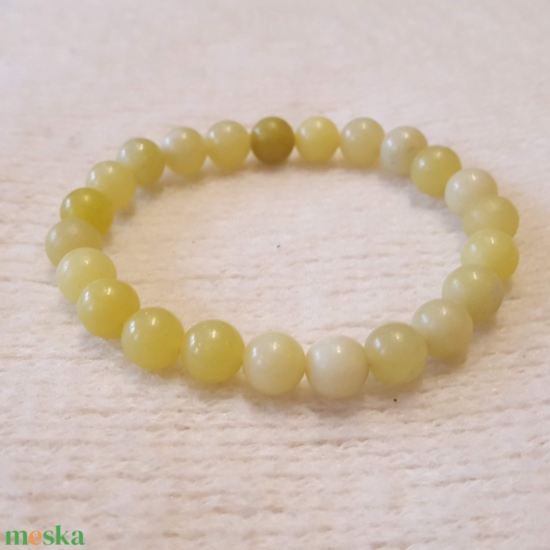 Pompás jáde bogyós karkötő gumis(8 mm) - ékszer - karkötő - bogyós karkötő - Meska.hu