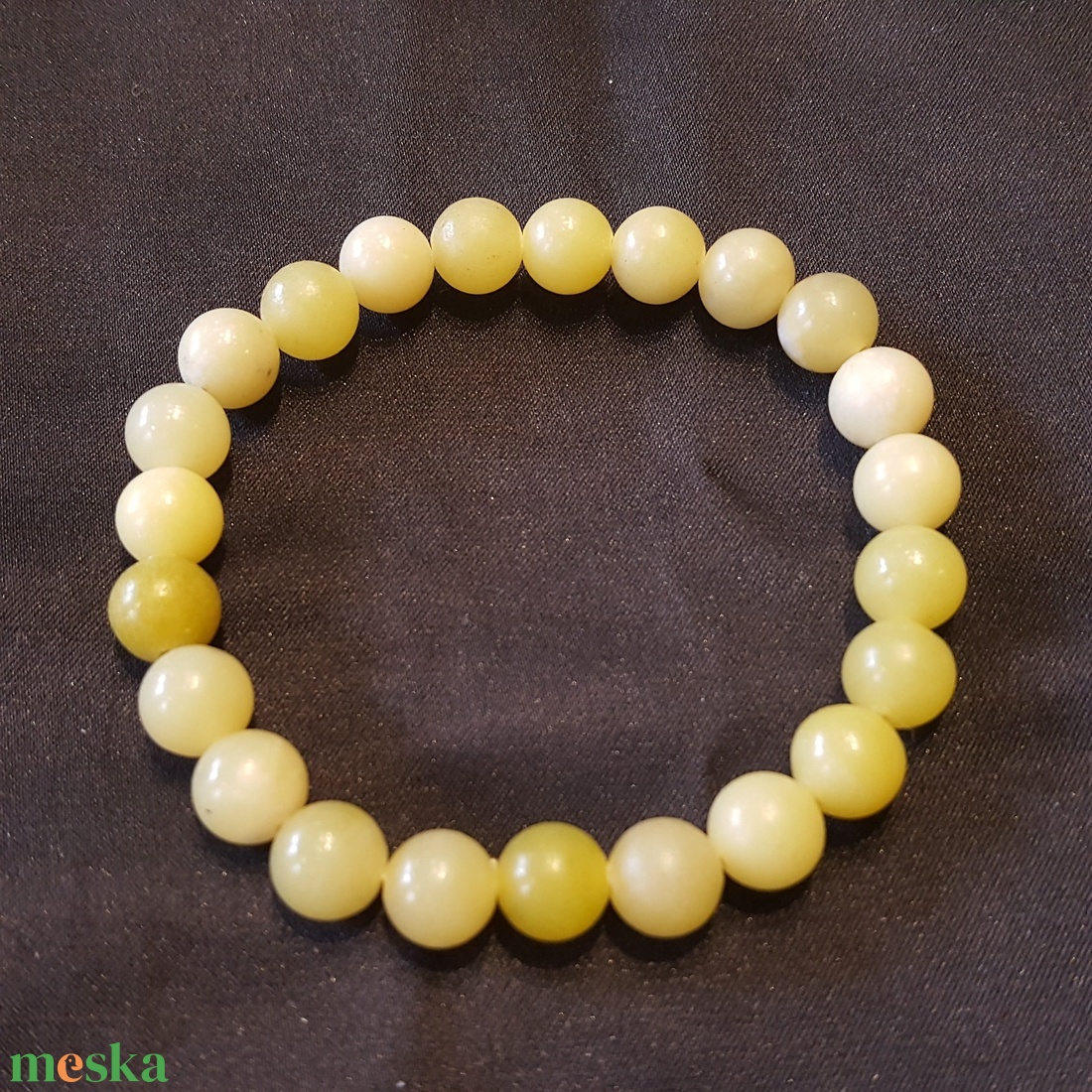 Pompás jáde bogyós karkötő gumis(8 mm) - ékszer - karkötő - bogyós karkötő - Meska.hu