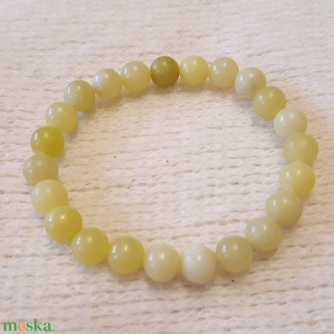 Pompás jáde bogyós karkötő gumis(8 mm) - ékszer - karkötő - bogyós karkötő - Meska.hu