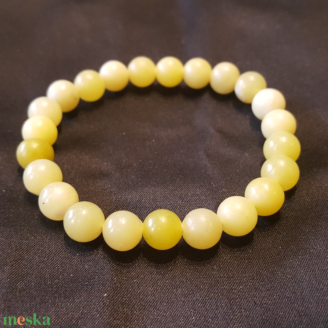 Pompás jáde bogyós karkötő gumis(8 mm) - ékszer - karkötő - bogyós karkötő - Meska.hu