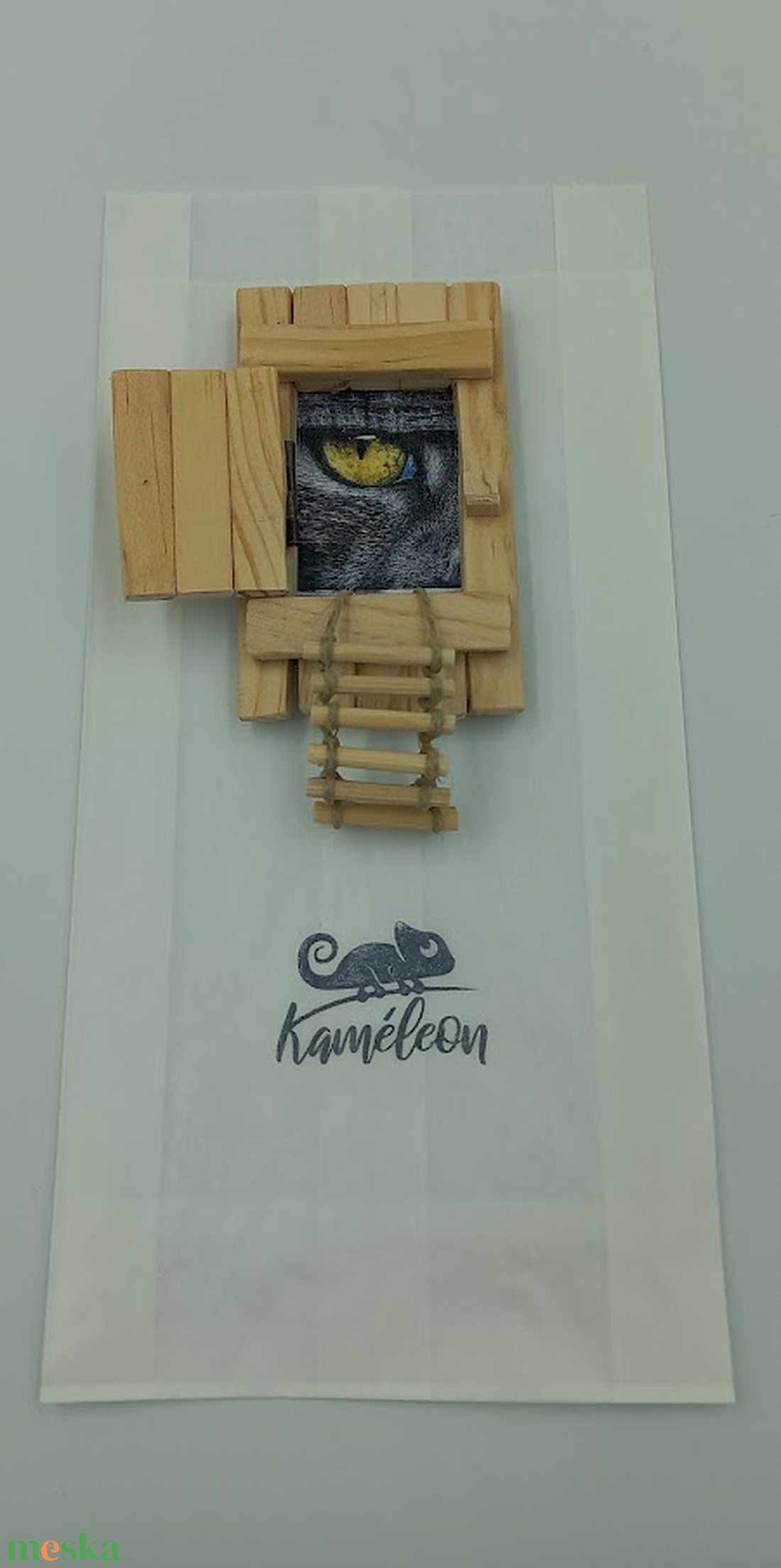 Kis csapóajtó, titkos ajtó - otthon & lakás - dekoráció - fali és függő dekoráció - falra akasztható dekor - Meska.hu Kis csapóajtó, titkos ajtó - otthon & lakás - dekoráció - fali és függő dekoráció - falra akasztható dekor - Meska.hu