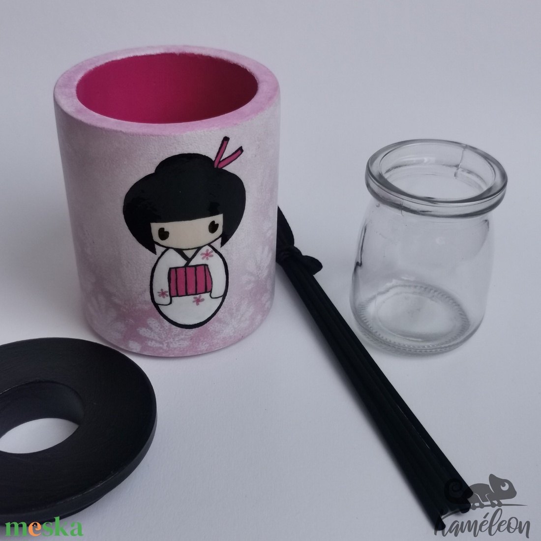 Kokeshi baba, rózsaszín - pálcás lakásparfüm - otthon & életmód - gyertya, illat, aroma - párologtató - Meska.hu Kokeshi baba, rózsaszín - pálcás lakásparfüm - otthon & életmód - gyertya, illat, aroma - párologtató - Meska.hu