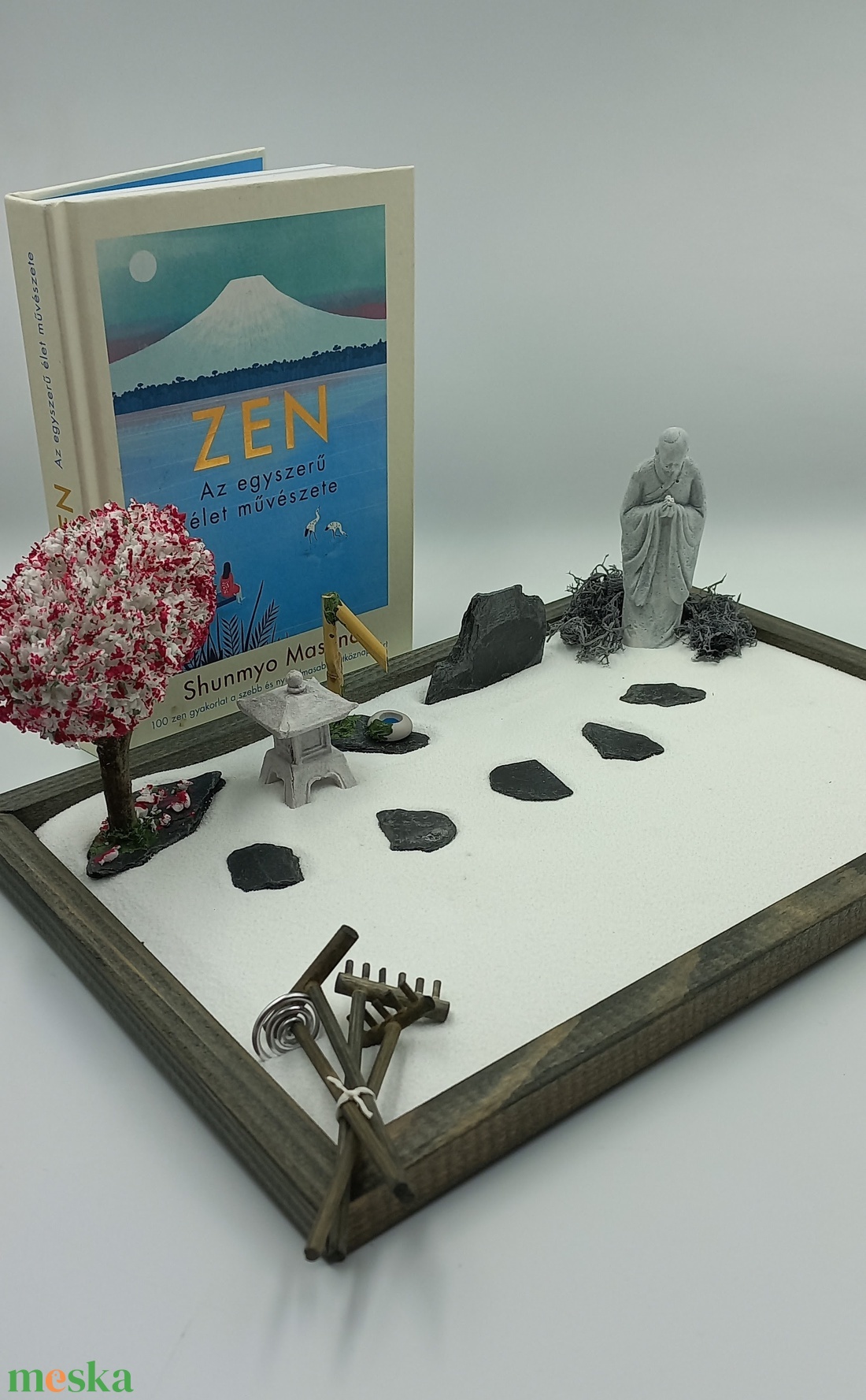 Japán kert (nagy)- virágzó fával, csobogóval, lámpással és szerzetessel - diy (csináld magad) - egységcsomag - Meska.hu Japán kert (nagy)- virágzó fával, csobogóval, lámpással és szerzetessel - diy (csináld magad) - egységcsomag - Meska.hu