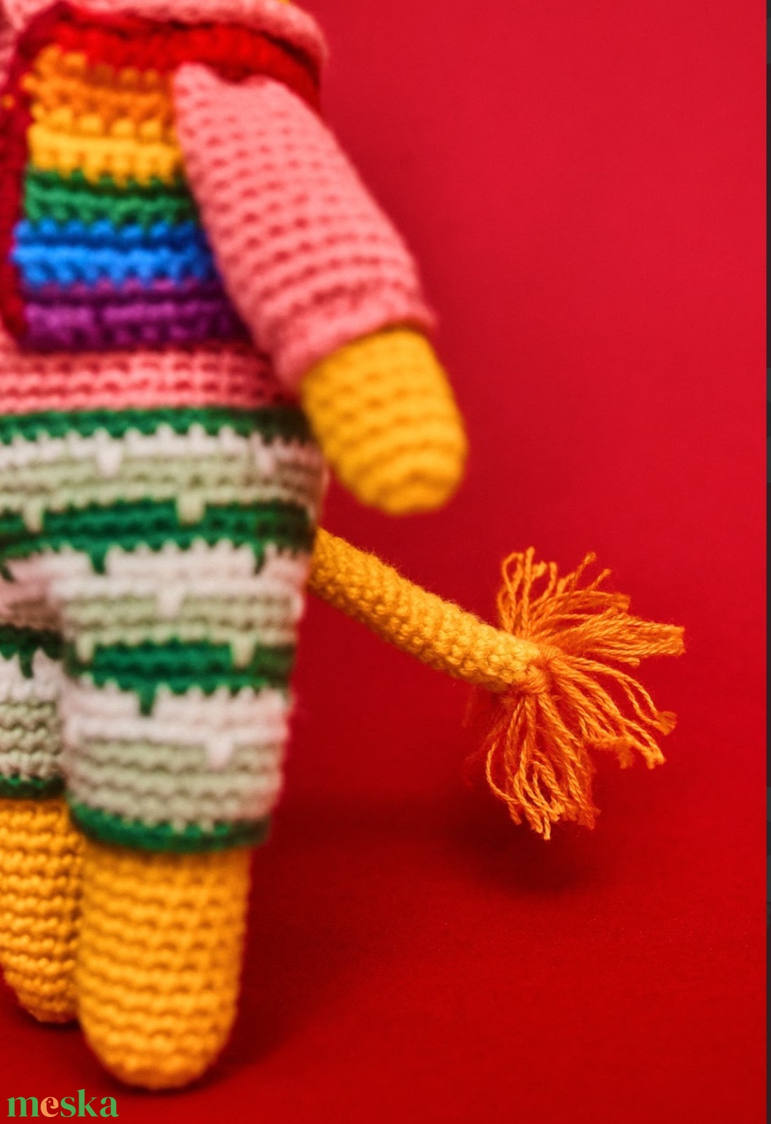 Zsiráf szivárvány mellényben - játék & sport - plüssállat & játékfigura - zsiráf - Meska.hu