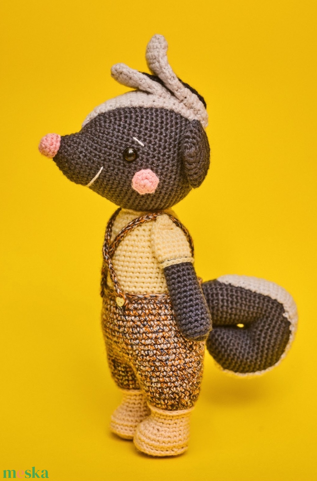 Horgolt vidám bűzös borz - játék & sport - plüssállat & játékfigura - más figura - Meska.hu