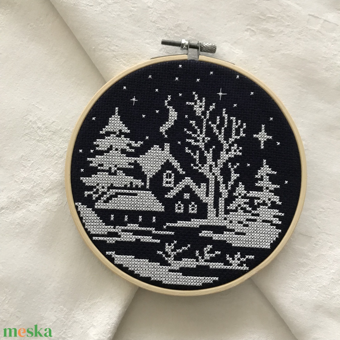 Téli hímzett dísz - művészet - textilkép - keresztszemes - Meska.hu