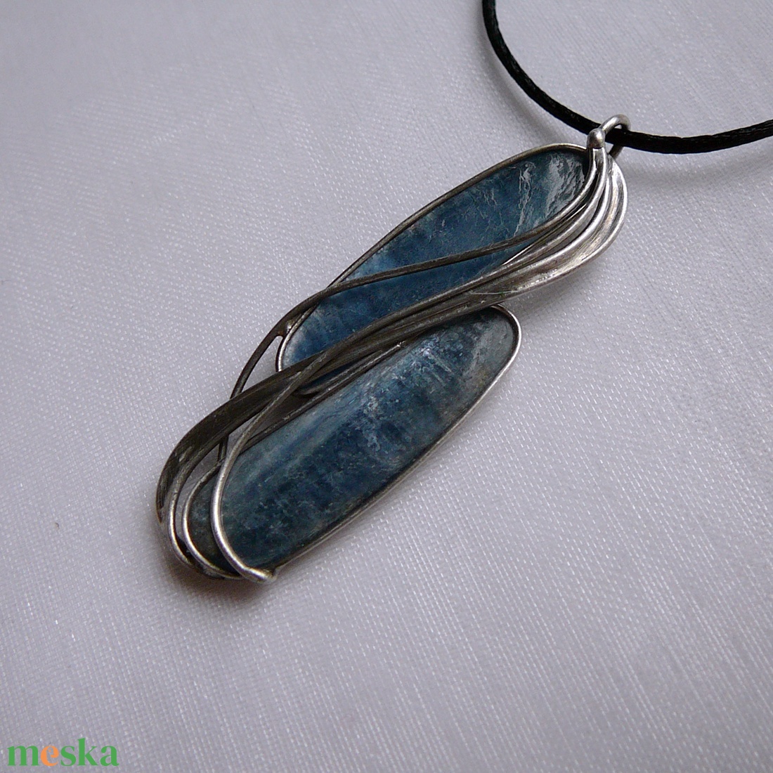 Kianit medál - ékszer - nyaklánc - medálos nyaklánc - Meska.hu