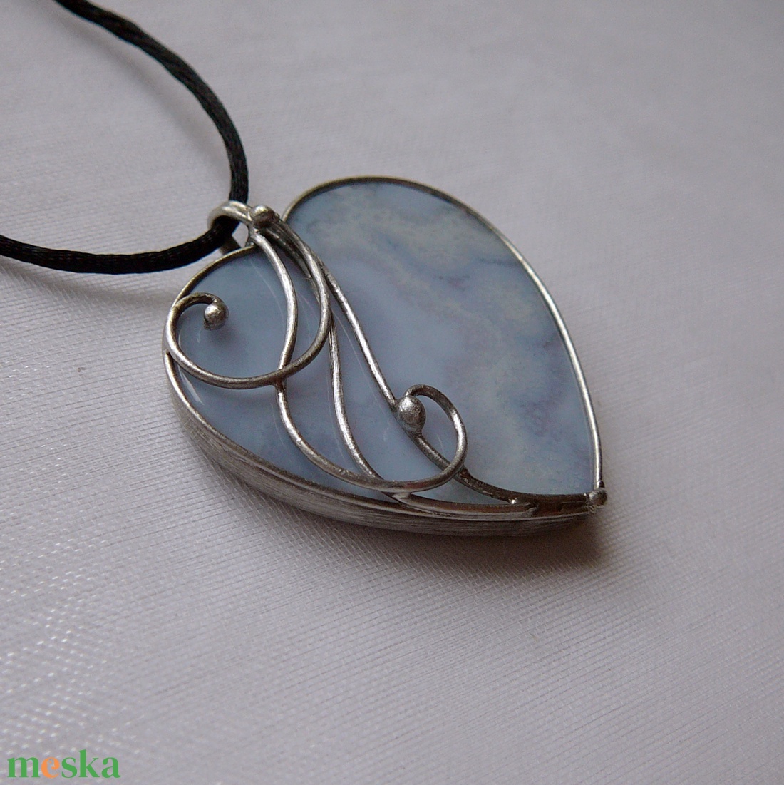 Kalcedon szív medál - ékszer - nyaklánc - medálos nyaklánc - Meska.hu