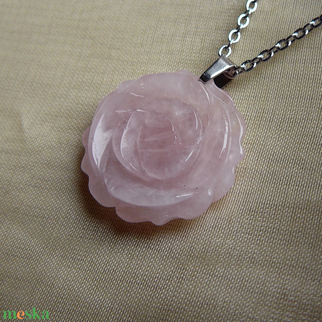 Rózsakvarc rózsa medálos nyaklánc - ékszer - nyaklánc - medálos nyaklánc - Meska.hu