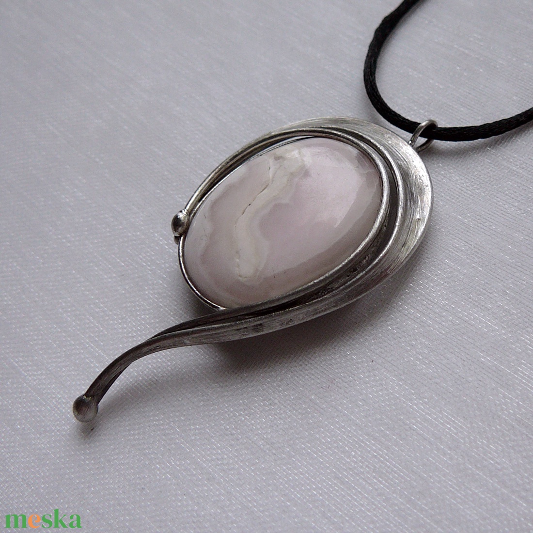 Rózsaszín kalcit medál - ékszer - nyaklánc - medálos nyaklánc - Meska.hu