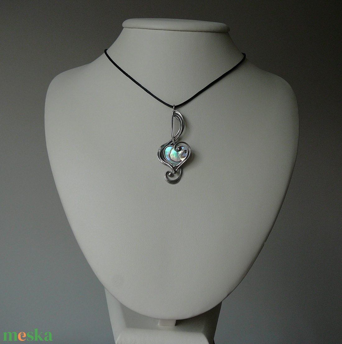 Pávakagyló violinkulcs medál - ékszer - nyaklánc - medálos nyaklánc - Meska.hu