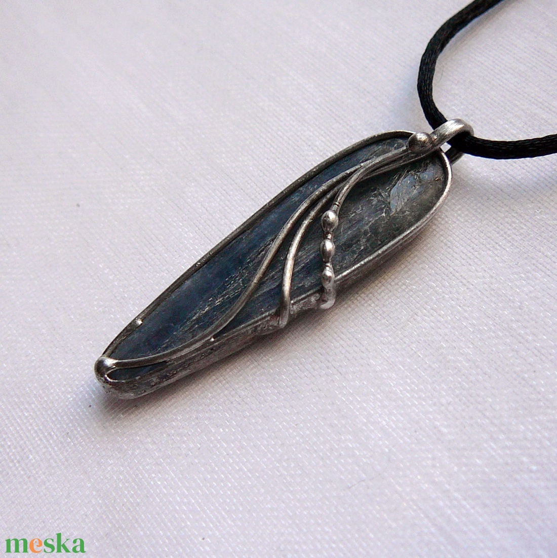 Kianit medál - ékszer - nyaklánc - medálos nyaklánc - Meska.hu