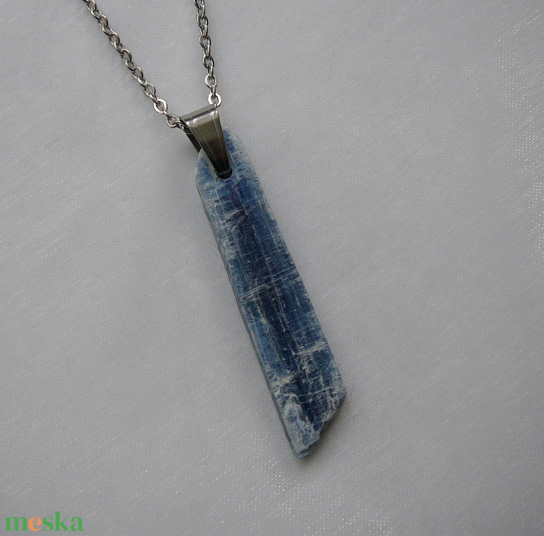 Kianit medálos nyaklánc - ékszer - nyaklánc - medálos nyaklánc - Meska.hu