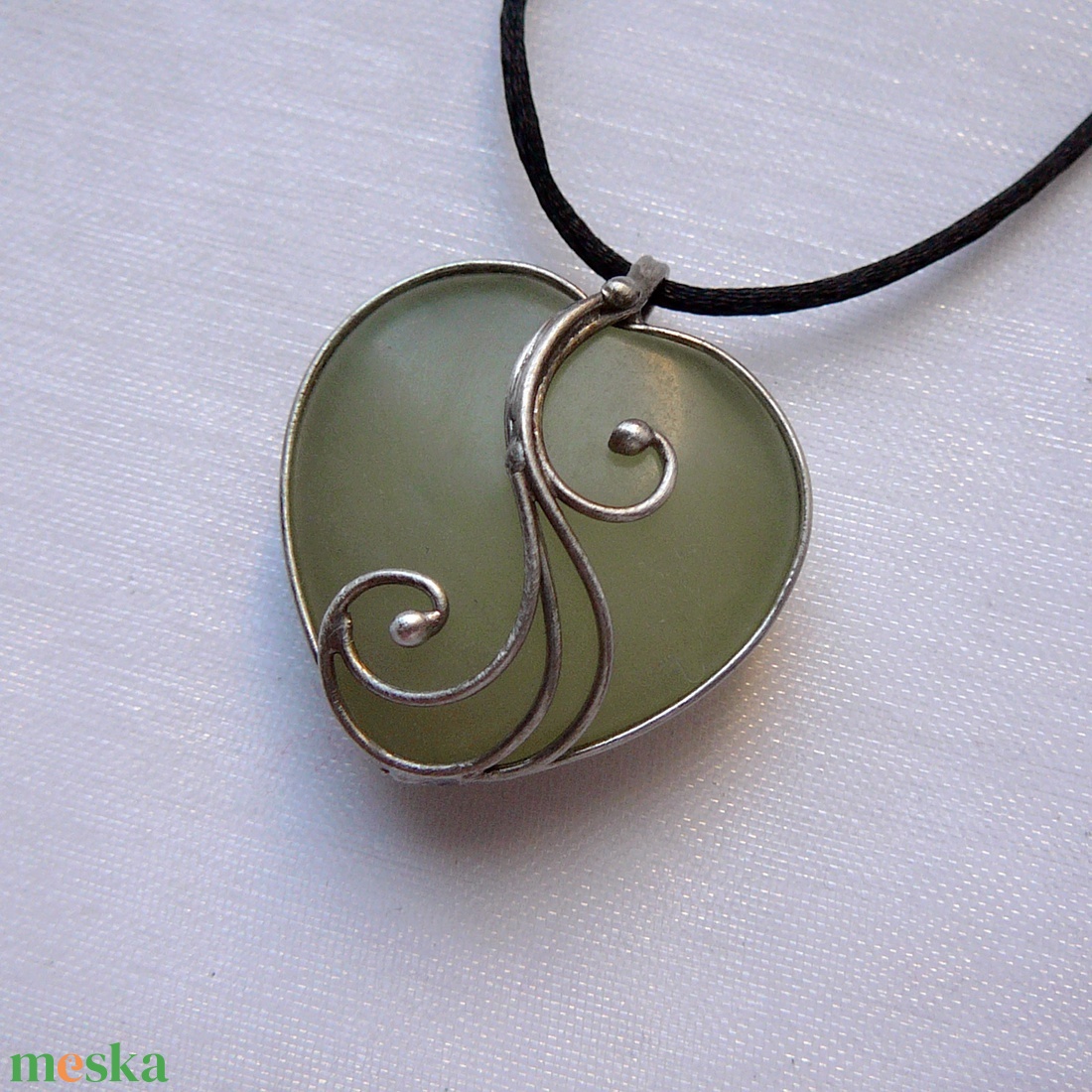 Jáde szív medál - ékszer - nyaklánc - medálos nyaklánc - Meska.hu