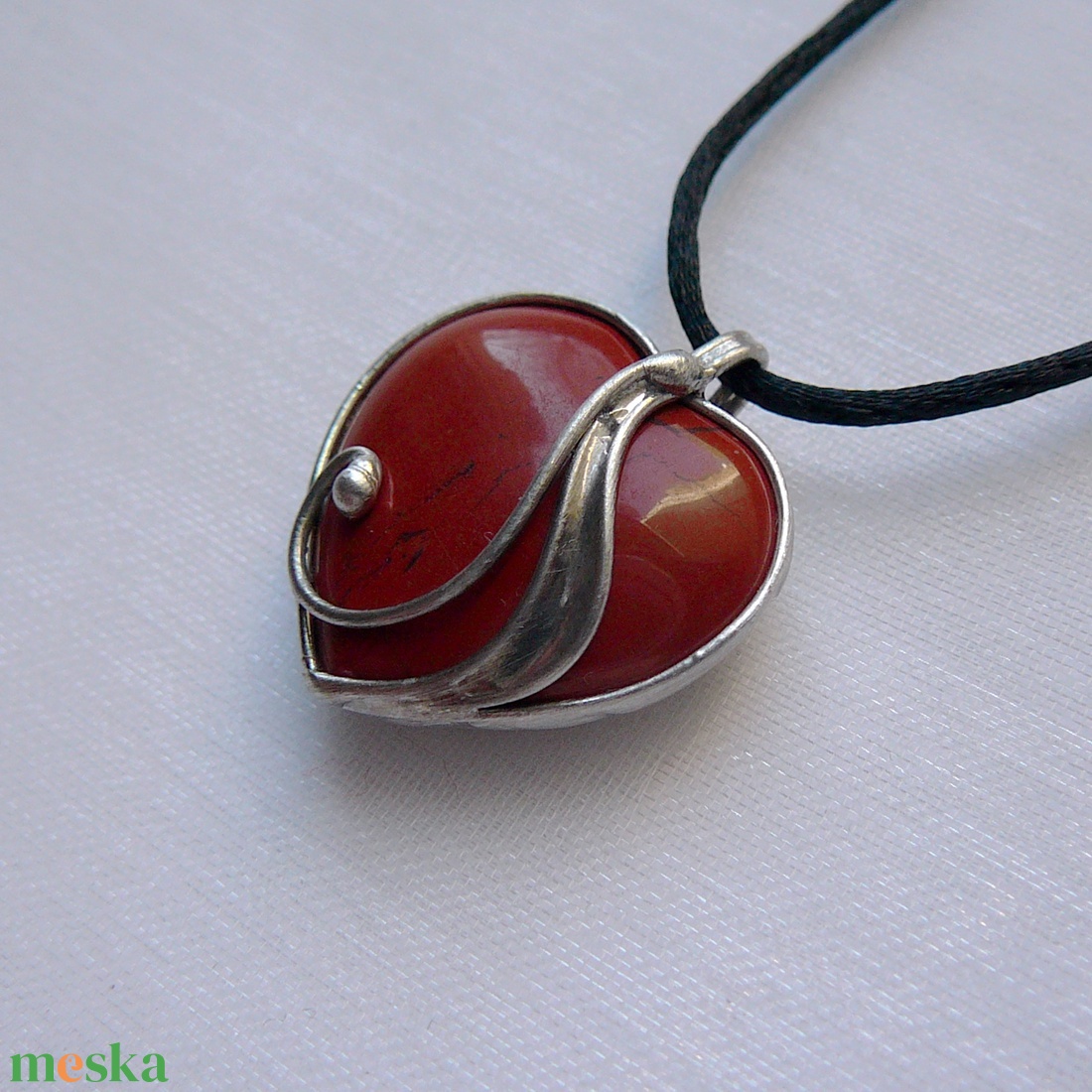 Vörös jáspis mini szív medál - ékszer - nyaklánc - medálos nyaklánc - Meska.hu