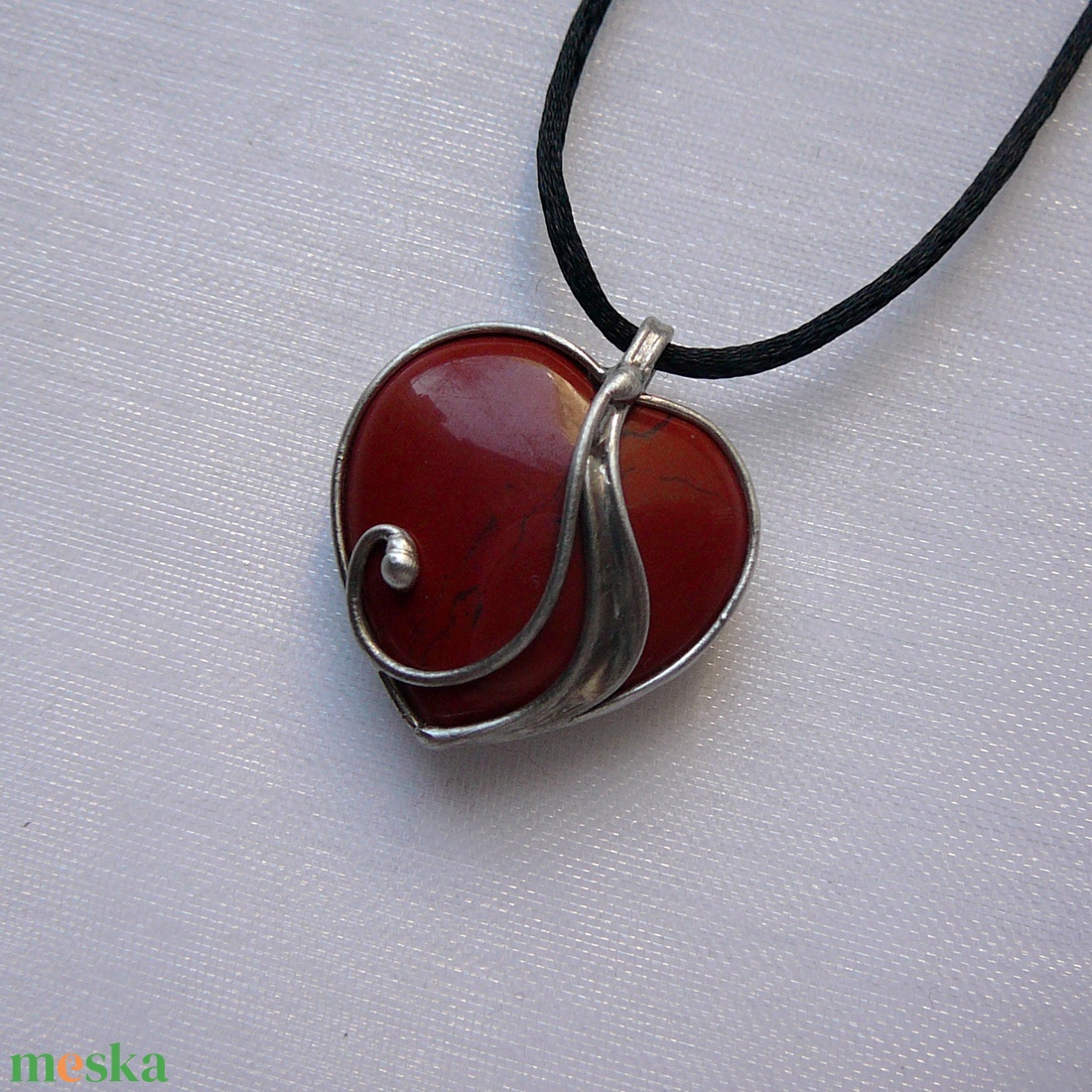 Vörös jáspis mini szív medál - ékszer - nyaklánc - medálos nyaklánc - Meska.hu