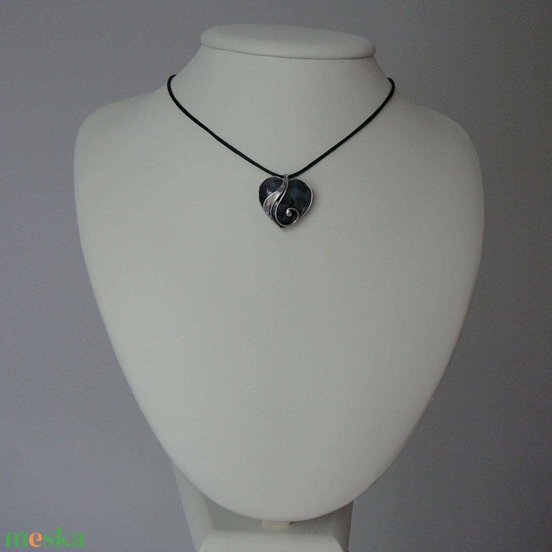 Fekete labradorit mini szív medál - ékszer - nyaklánc - medál - Meska.hu