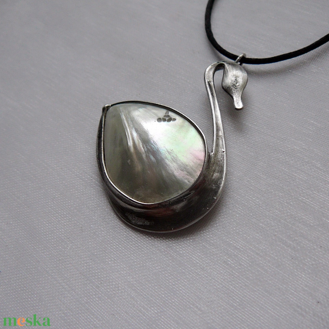 Gyöngyház hattyú medál - ékszer - nyaklánc - medálos nyaklánc - Meska.hu