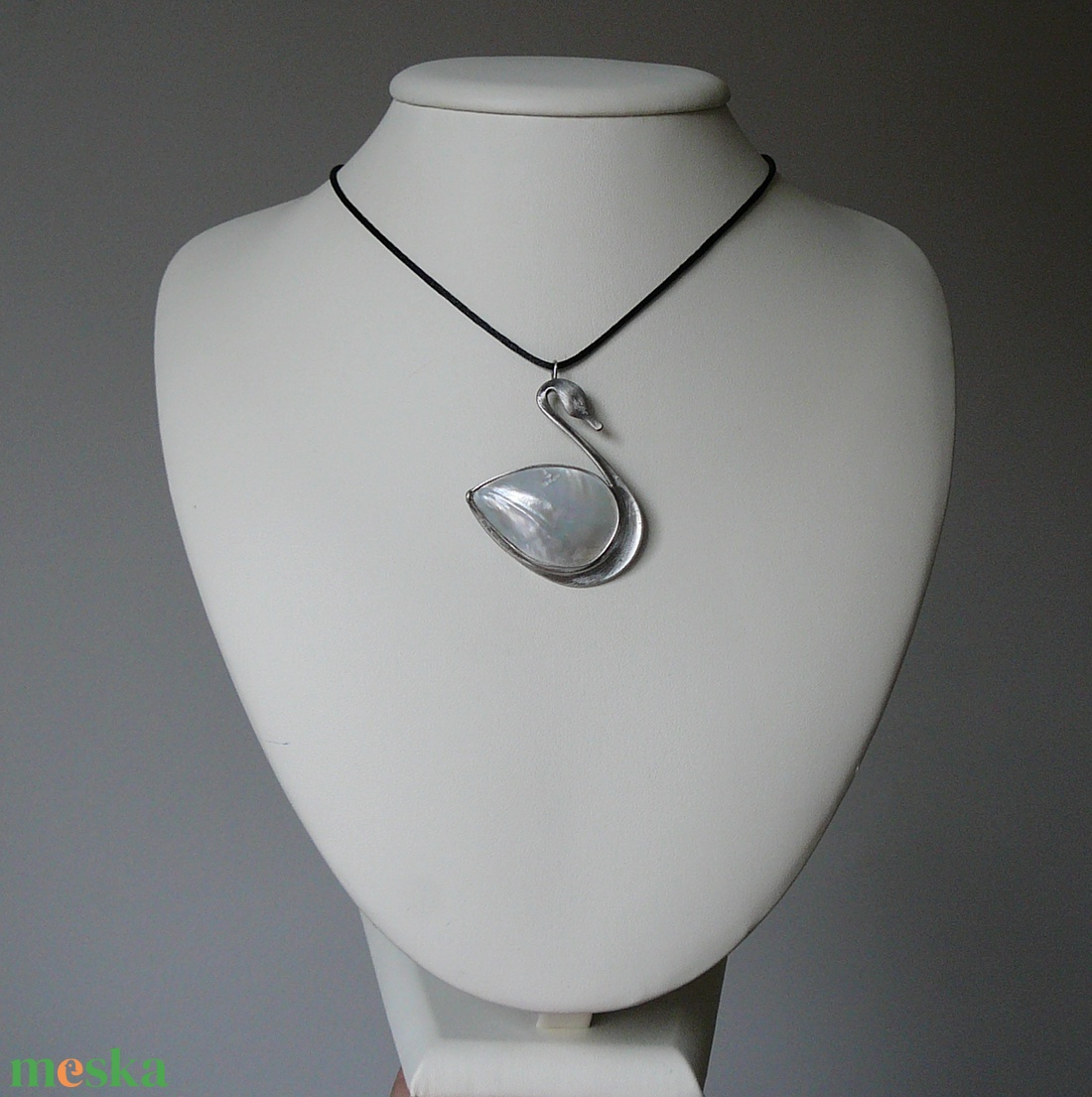 Gyöngyház hattyú medál - ékszer - nyaklánc - medálos nyaklánc - Meska.hu