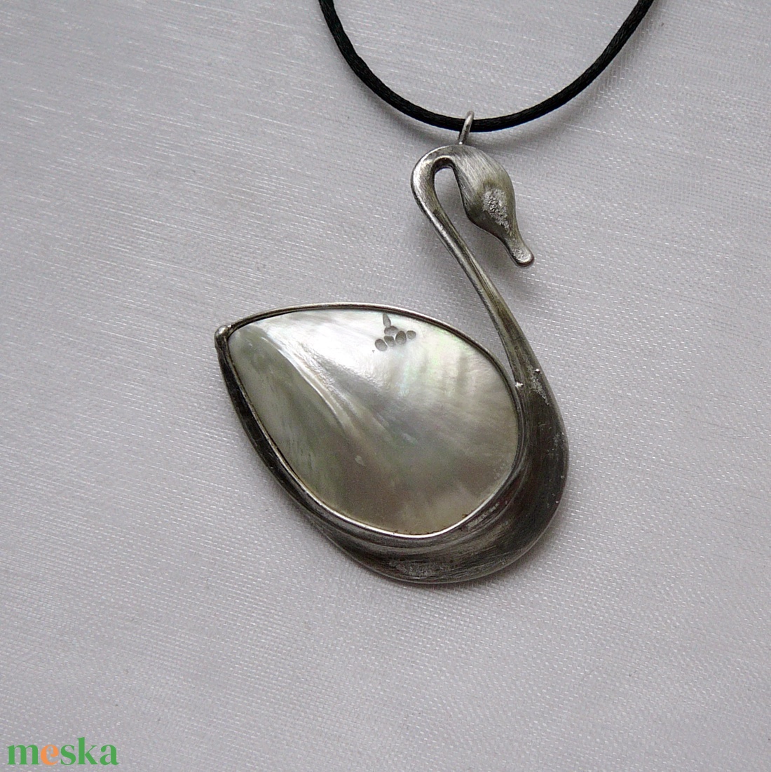 Gyöngyház hattyú medál - ékszer - nyaklánc - medálos nyaklánc - Meska.hu