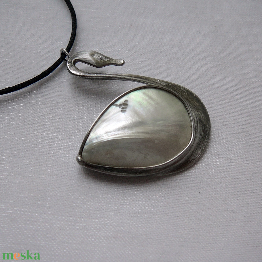 Gyöngyház hattyú medál - ékszer - nyaklánc - medálos nyaklánc - Meska.hu