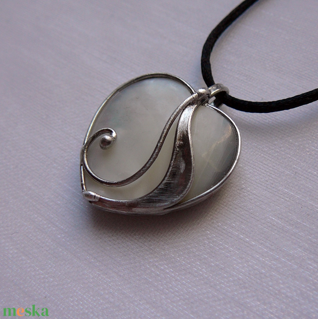 Gyöngyház mini szív  medál - ékszer - nyaklánc - medálos nyaklánc - Meska.hu