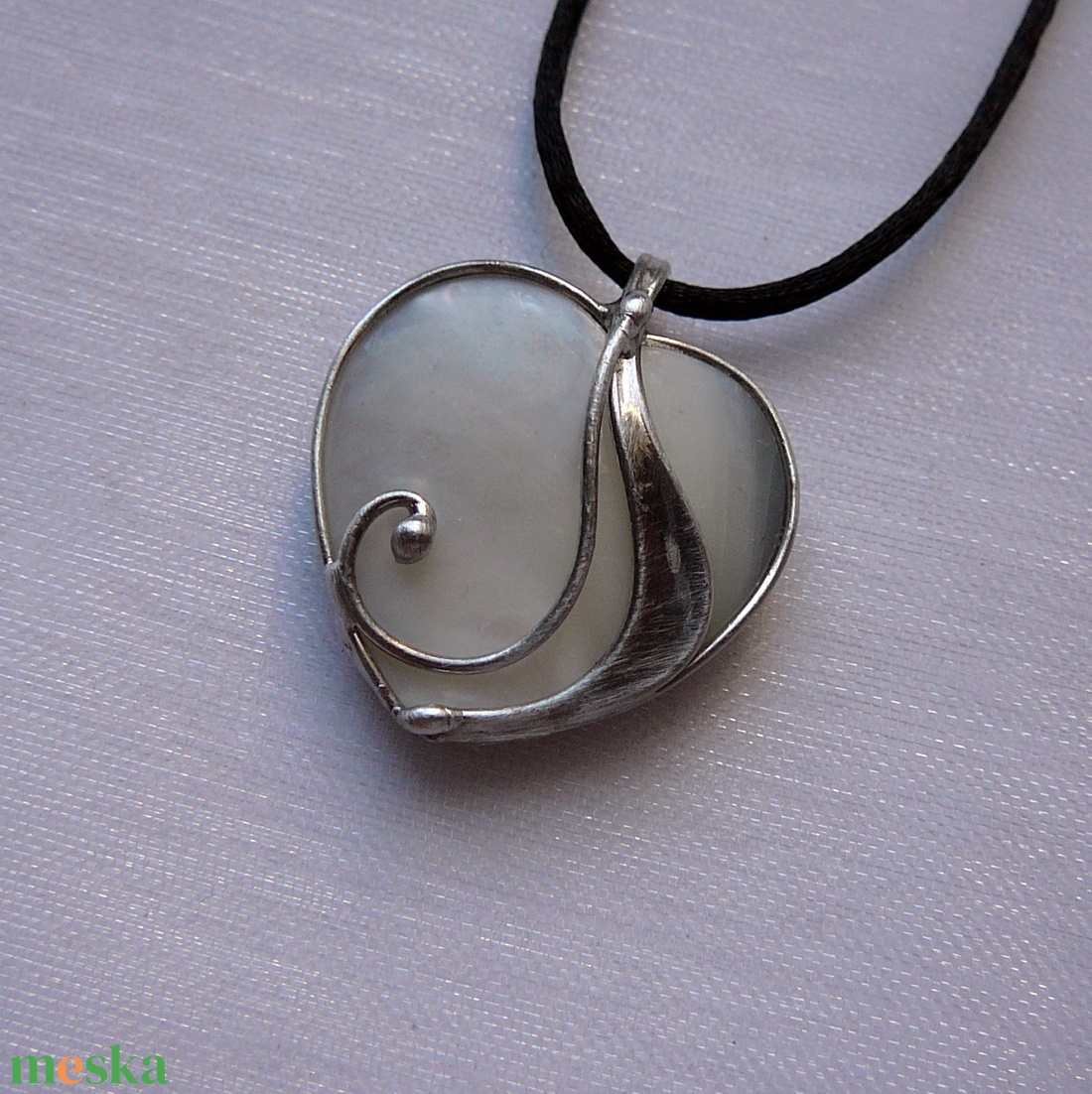 Gyöngyház mini szív  medál - ékszer - nyaklánc - medálos nyaklánc - Meska.hu