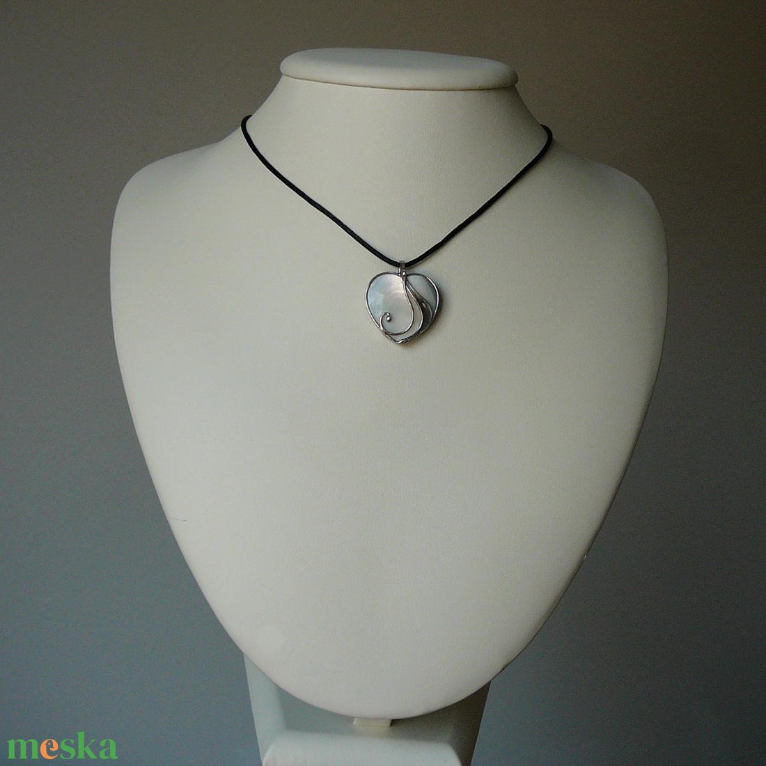 Gyöngyház mini szív  medál - ékszer - nyaklánc - medálos nyaklánc - Meska.hu