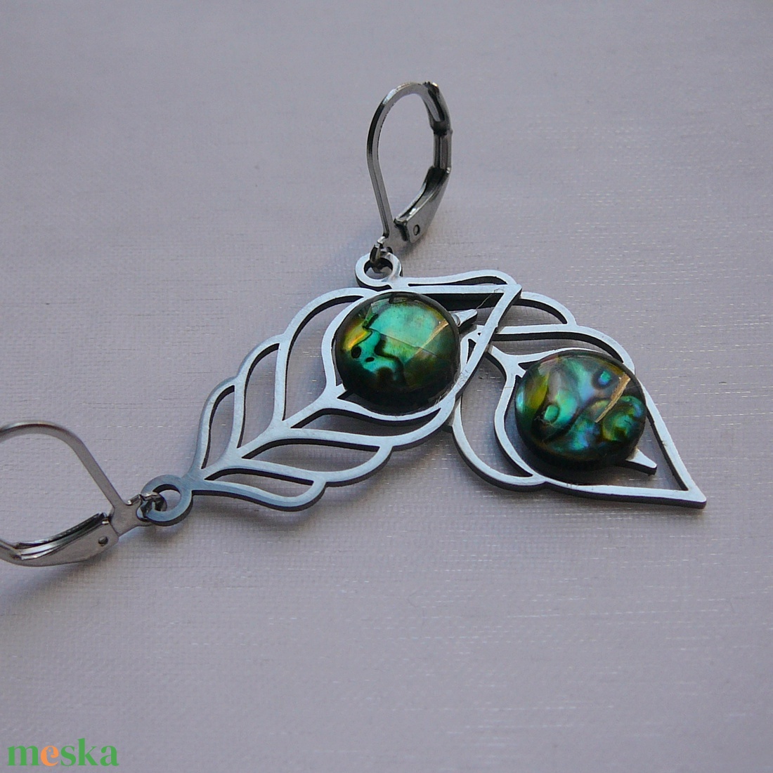 Abalon pávatoll fülbevaló - ékszer - fülbevaló - lógó fülbevaló - Meska.hu